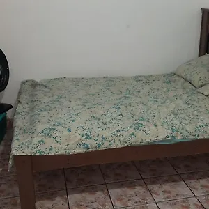 Quitinete No Centro No Segundo Andar Proxima A Rua Pedras Casa de Férias
